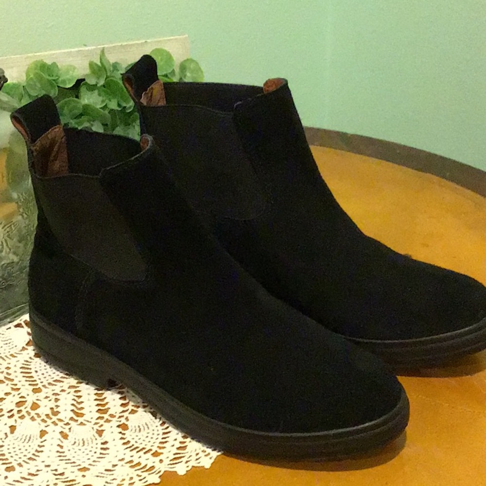 NWOT Lucky Brand black suede leather ankle boots